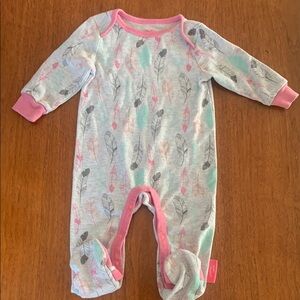 🍓3/$10 Mini Heroes Gray and Pink Footies One Piece size 6m